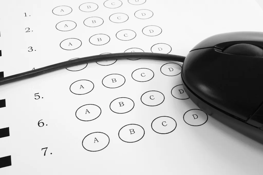 Gabarito de simulados gratuitos para concursos com mouse preto em cima